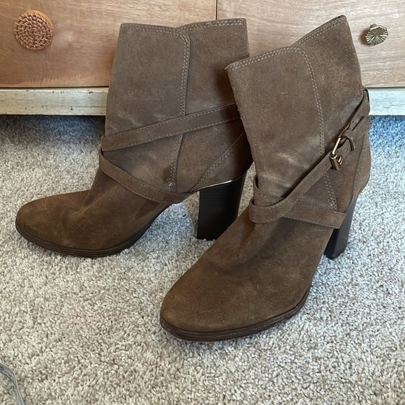 Tory Burch suede brown buckle ankle boots 8.5 great condition - Picture 9 of 11